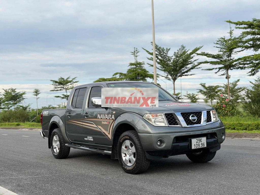 Nissan Navara 2011 4x4 MT Máy Dầu