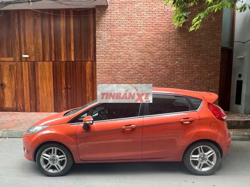Ford Fiesta Thể thao 2011 màu cam