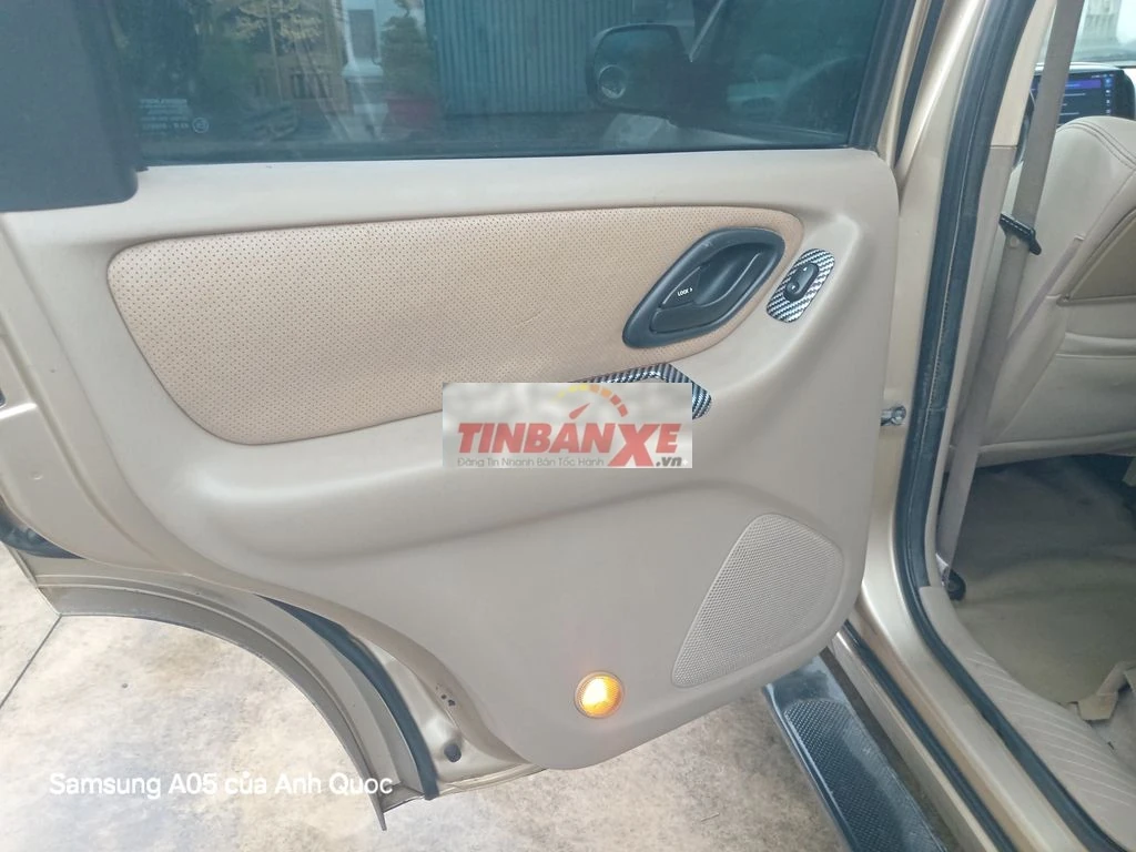 Ford Escape 2.3L 2005 Vàng cát
