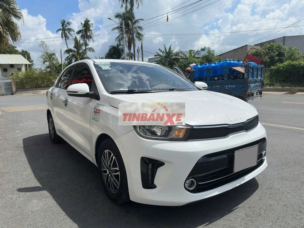 Kia Soluto MT Deluxe model 2023 màu trắng
