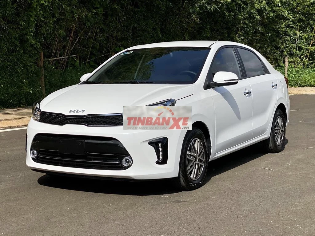 Kia Soluto 2022 số sàn màu trắng, bản Deluxe