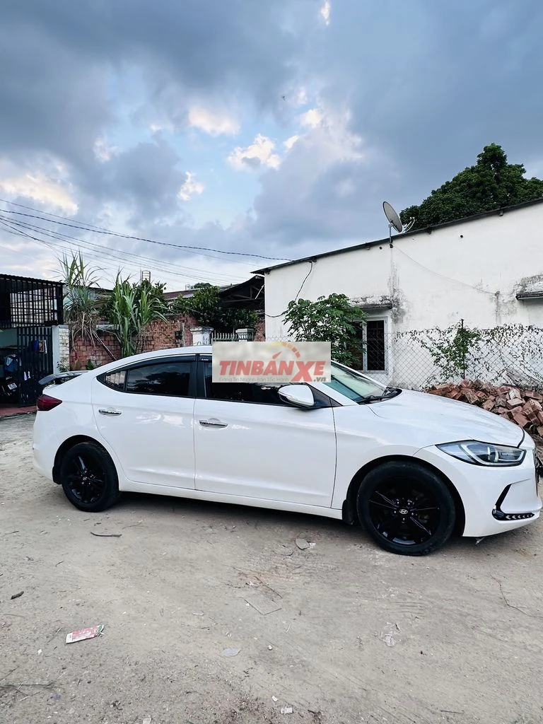 Hyundai Elantra 2016 Trắng
