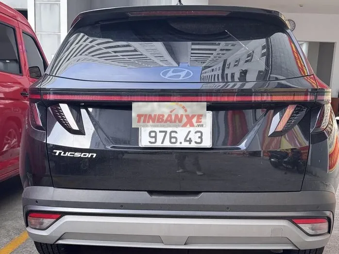 Hyundai Tucson 2025 xăng tiêu chuẩn Đen 7.300km