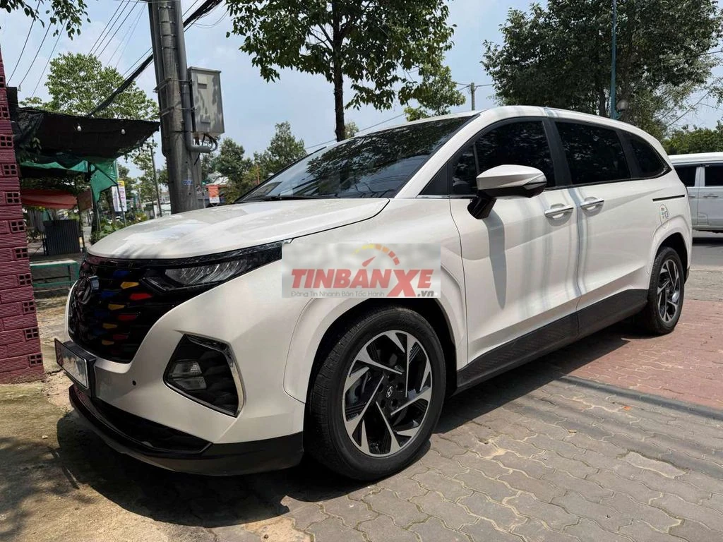 Hyundai Custin Đặc biệt 2.0 Tubo 2024 Trắng
