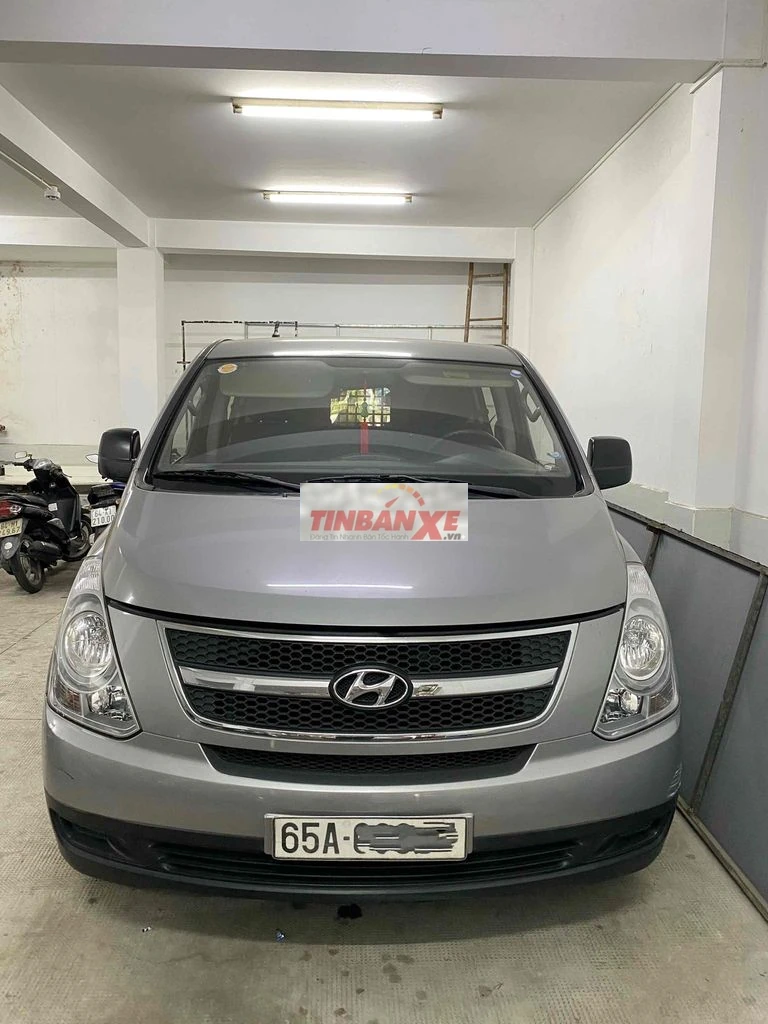 Hyundai Starex 2015 9 chỗ Số sàn Xám bạc