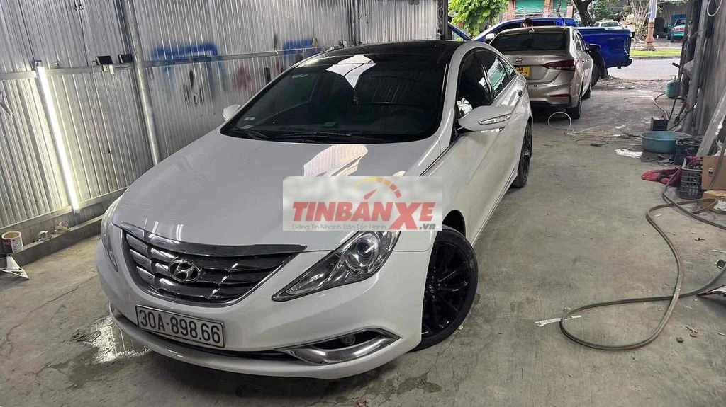 Hyundai Sonata Trắng 5 chỗ