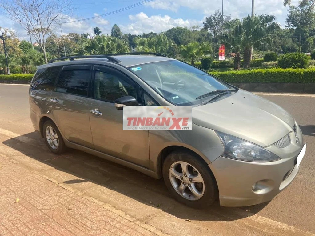 Mitsubishi Grandis 2006 Tự động Ghi cát 87.000 km
