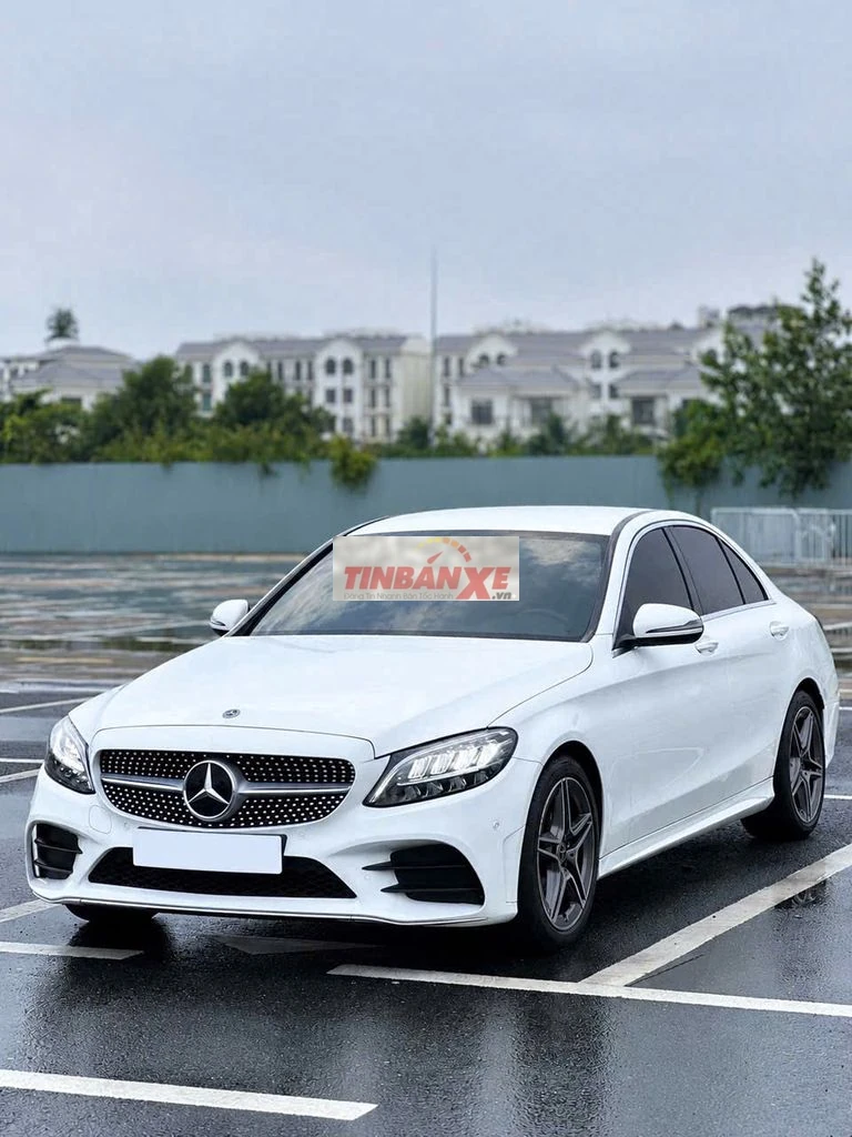 Mercedes-Benz C180 AMG 2021 Trắng 28.000 km