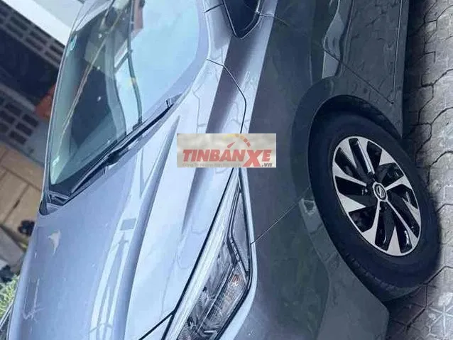 Nissan Almera Xám 5 chỗ xăng