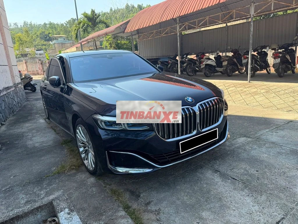 BMW 740Li Pure Excellence model 2021 Xanh
