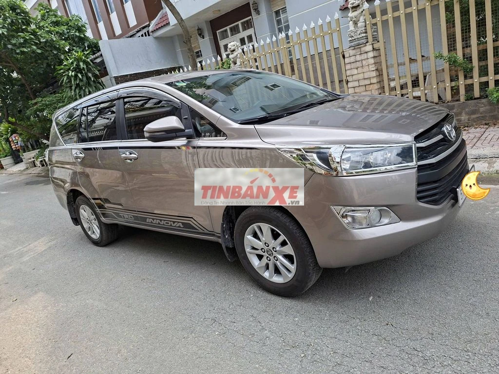 Toyota Innova số sàn 2019 nhà ít đi