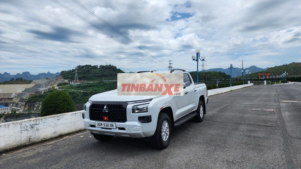 Mitsubishi Triton GLX 2025 Trắng 10.000 km