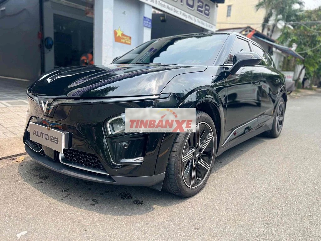 VinFast VF7 Plus 2024 2 cầu pin CATL 19.000 km