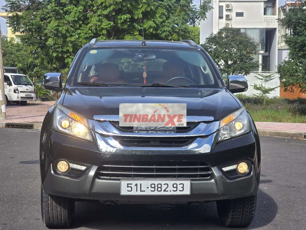 Isuzu mu-x 3.0L sx 2017 AT dầu 118000km bh 1 năm