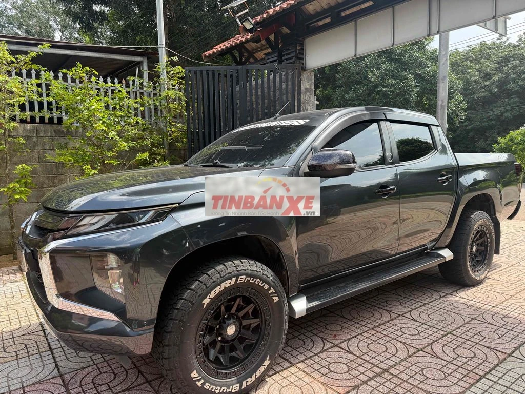 Mitsubishi Triton 2019 Premium 1 cầu STD Xám
