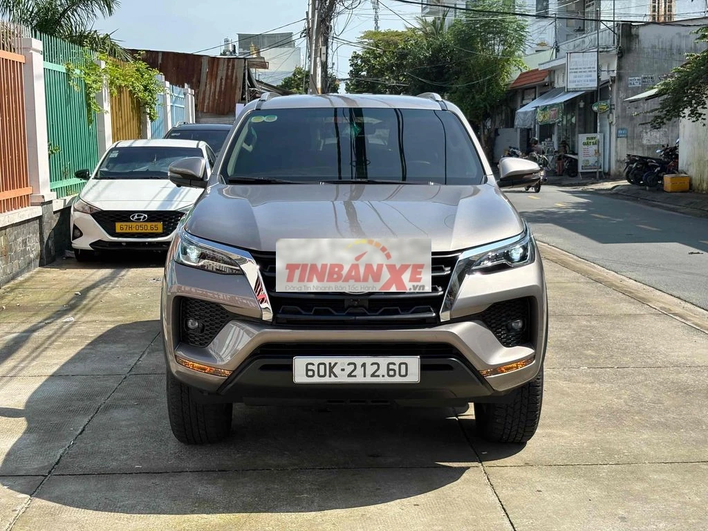 Toyota Fortuner 2022 dầu AT, sơn zin, BH tới 2028