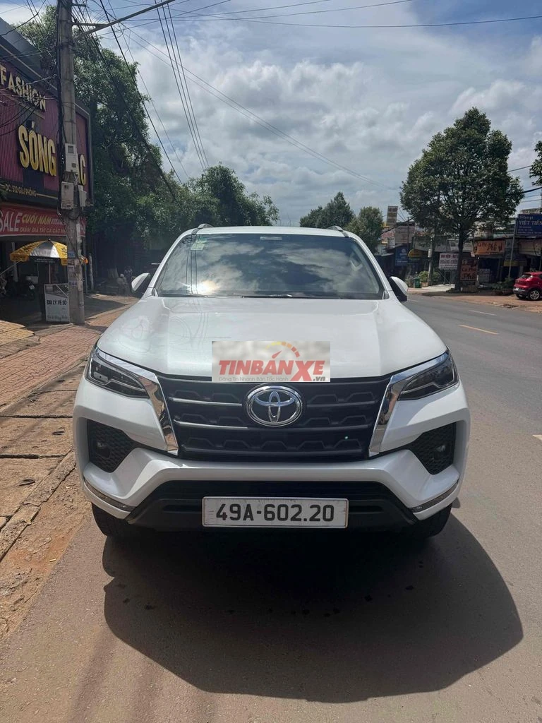 Toyota Fortuner 2022 Trắng Tự động