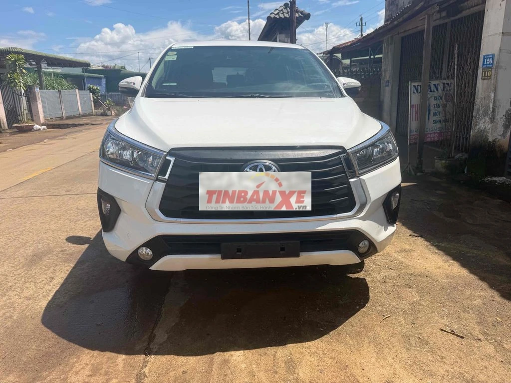Toyota Innova 7 chỗ màu Trắng