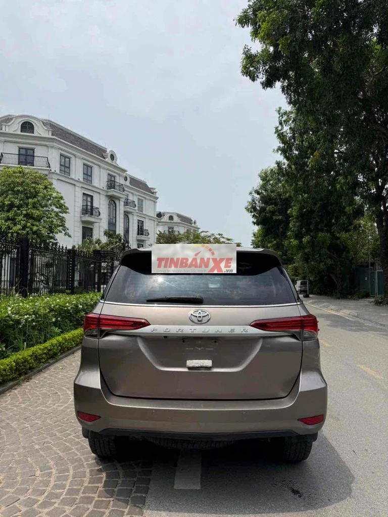 Toyota Fortuner 2.4L 2019 Số sàn Nâu