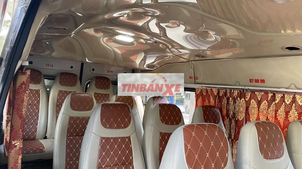 Ford Transit 2018 Bạc 23 vạn