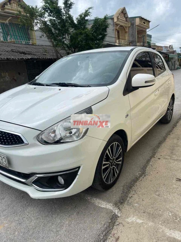 Mitsubishi Mirage Hatchback Trắng Tự động