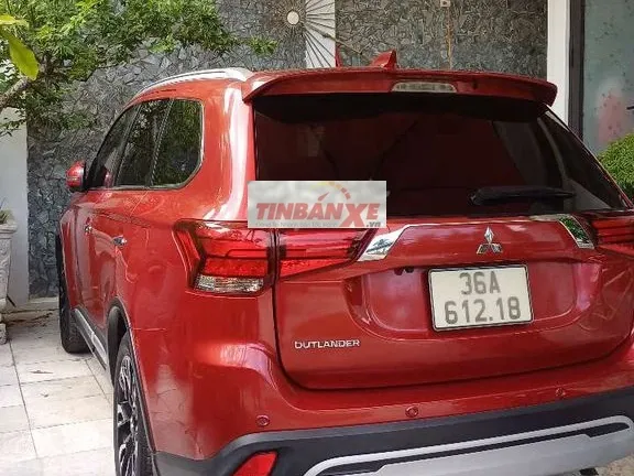 Mitsubishi Outlander SUV Đỏ
