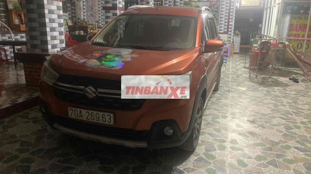 Suzuki XL7 7 chỗ màu Cam