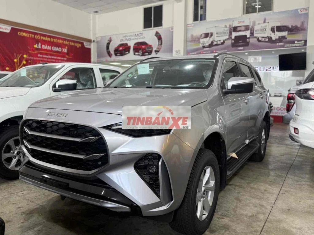 Isuzu MU-X B7 SUV 7 chỗ Bạc