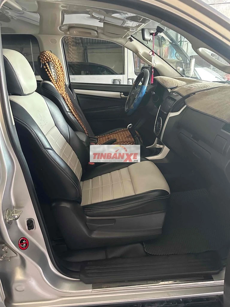 Isuzu MU-X 2016 Bạc 7 chỗ