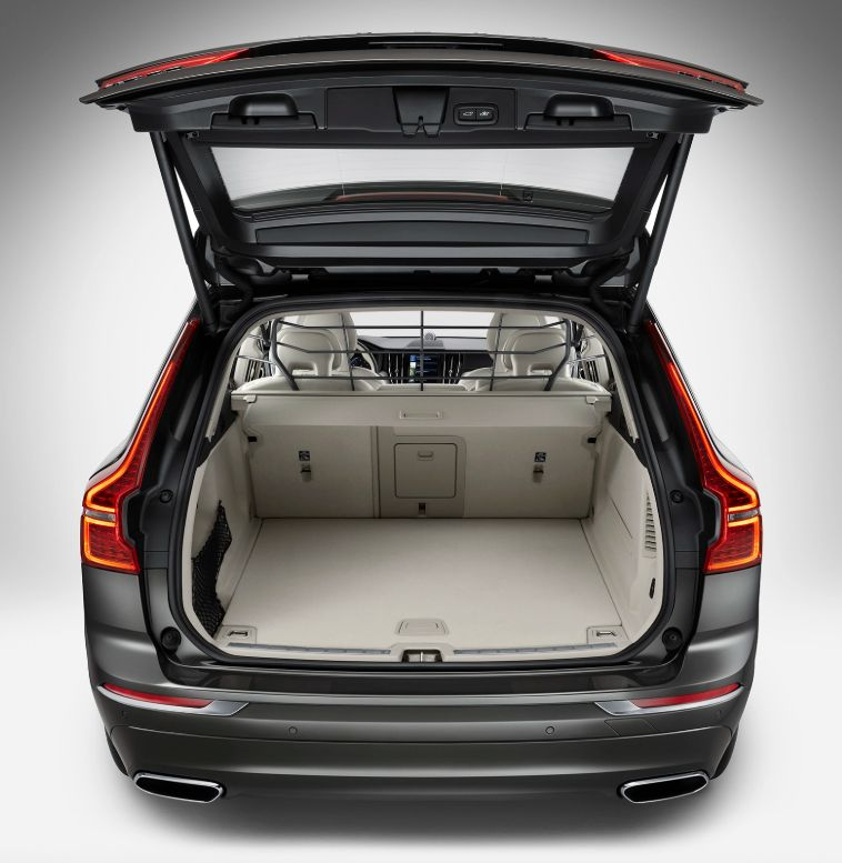 Khoang hành lý xe volvo xc60