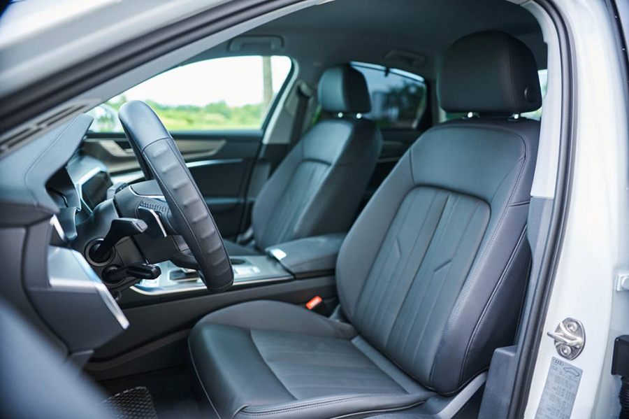 Hàng ghế trước Audi A6 2020