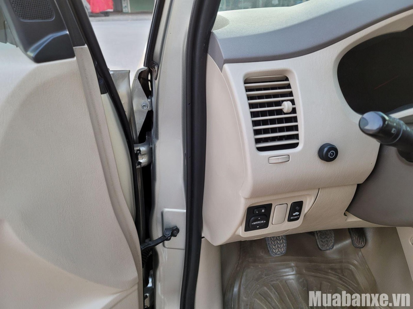 tien nghi tren xe innova 2008 tinbanxe vn