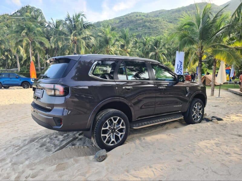 so sanh ford everest va hyundai santafe 7