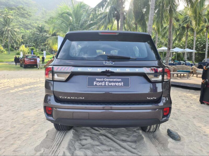 so sanh ford everest va hyundai santafe 9