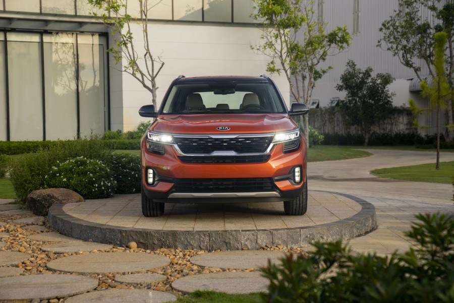 so sanh hyundai kona va kia seltos 7