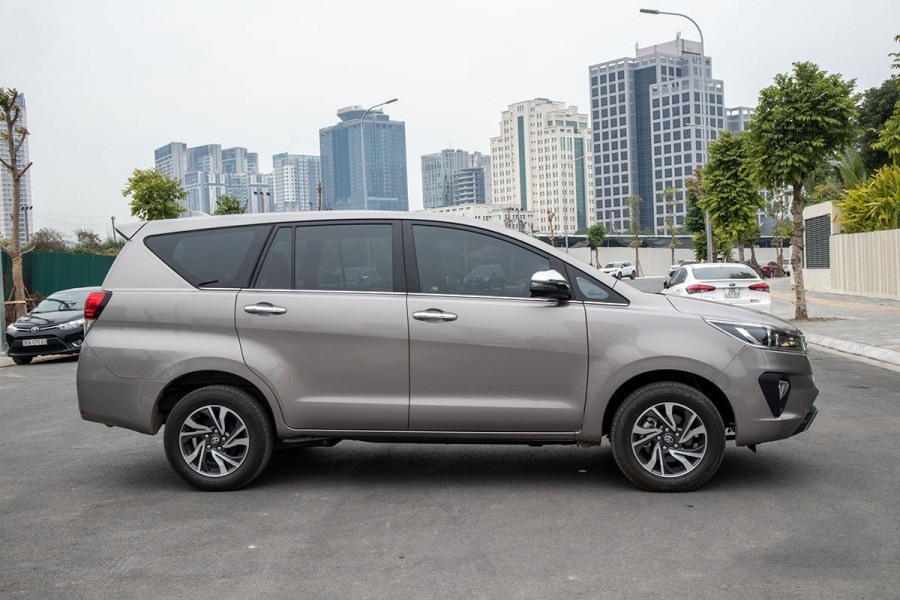 so sanh toyota innova va mitsubishi xpander 7